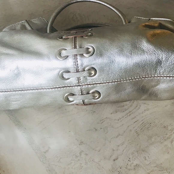 Michael Kors bag. - Picture 4 of 8